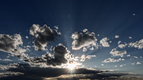 Meteorología anuncia viernes cálido