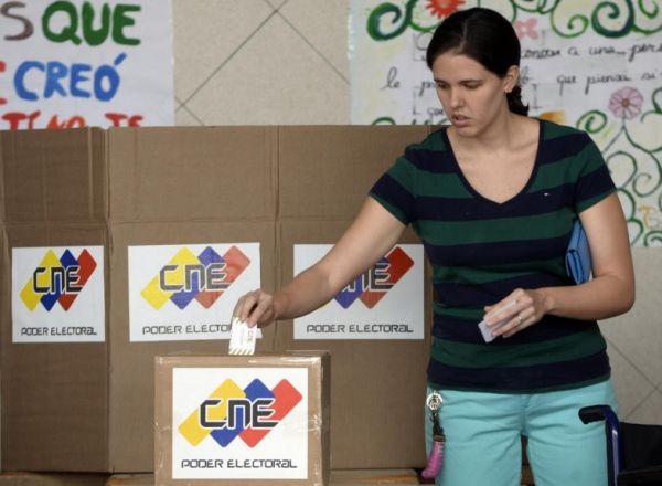 Concluyen cruciales elecciones en Venezuela
