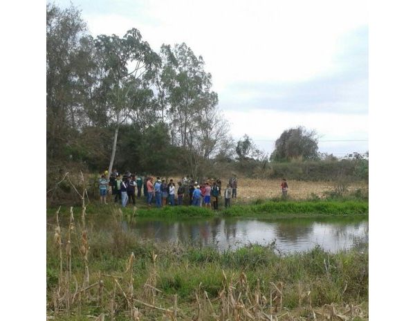 Descubren cadáver de funcionario en laguna