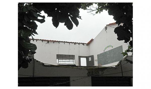 MEC: ?Un techo que cae te puede hundir 100 proyectos?