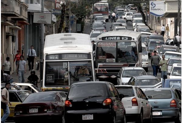 Tránsito caótico en Asunción