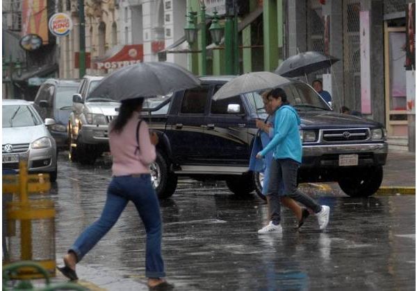 Meteorología emite alerta por lluvias