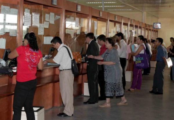 Registro del Automotor extiende horario debido al caos para generar chapa definitiva