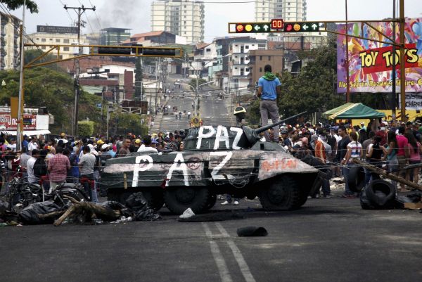 Adolescente muere durante protesta en Venezuela