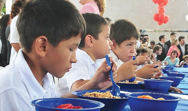 Unos 200.000 niños quedarán sin merienda escolar