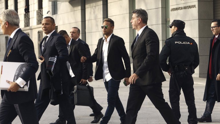 Neymar declaró ante la Justicia española por fraude y estafa