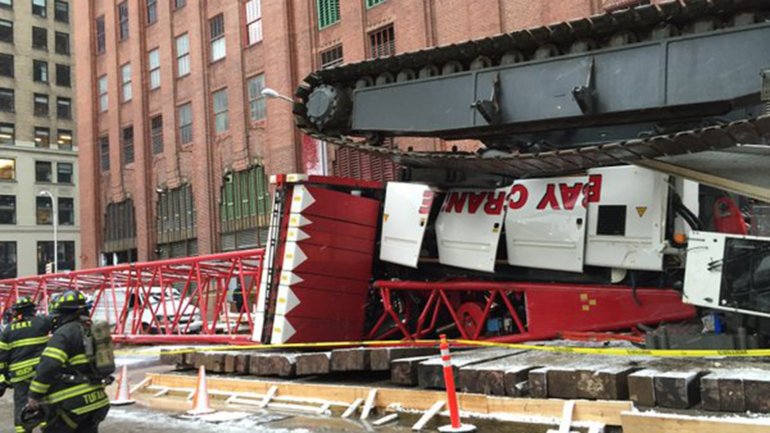 Se derrumbó una grúa en el corazón de Manhattan