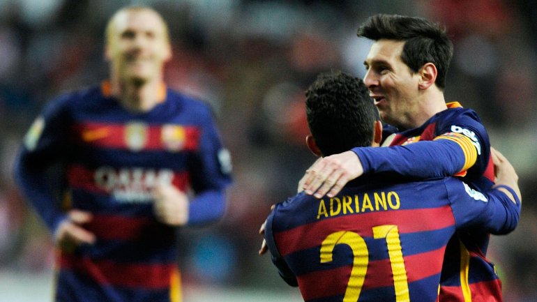 Messi convirtió un doblete, superó los 300 goles en la Liga y Barcelona se distanció en la cima de la Liga