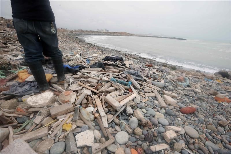 La playa peruana de Carpayo, la más sucia de Latinoamérica