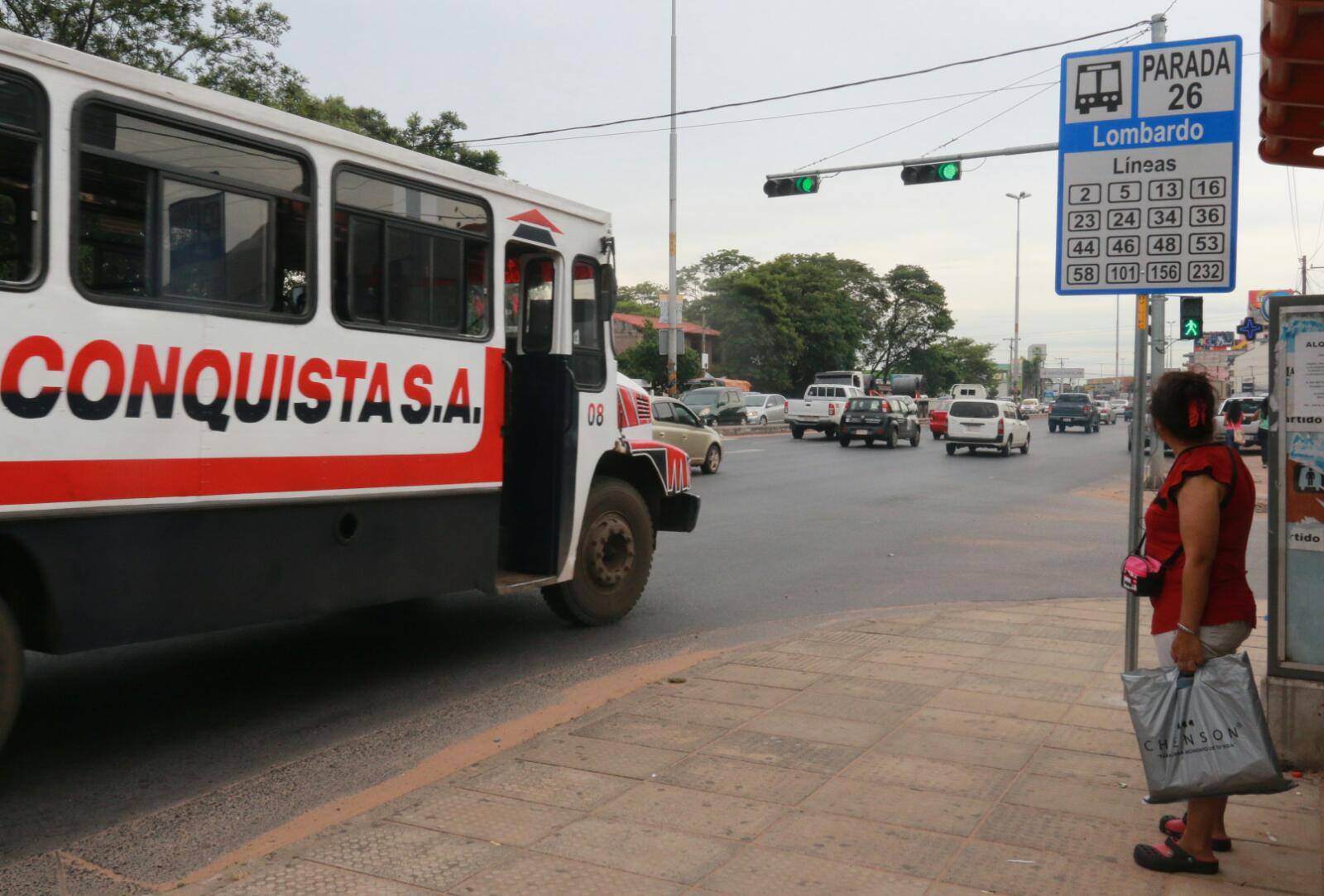 Inician construcción de 300 paradas obligatorias