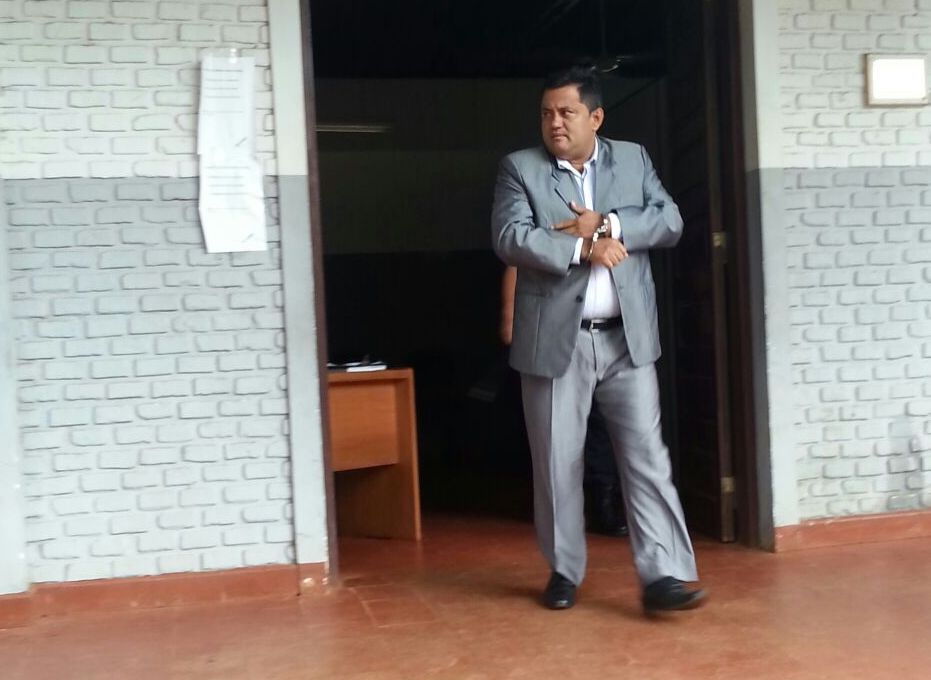 Procesan a pastor evangélico por manosear a niñas en una piscina