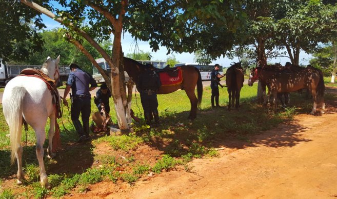 Policía inicia operativo de desalojo en Campos Morombí