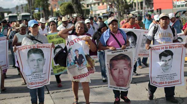 Papa invitó a padres de los 43 estudiantes desaparecidos a la misa que celebrará en México