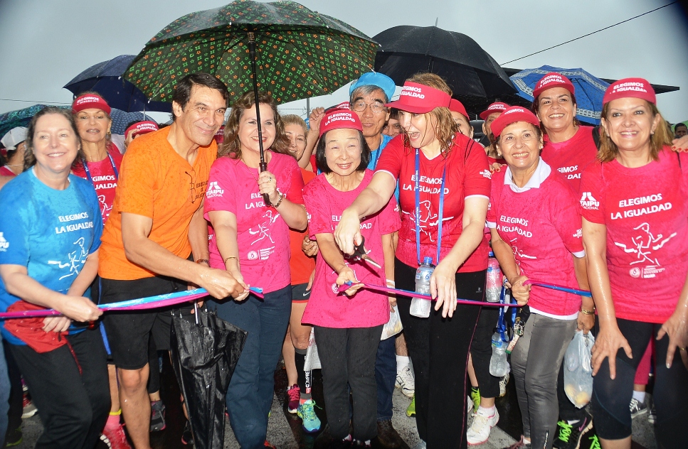 A pesar de la lluvia, Corre Caminata FEM fue un éxito