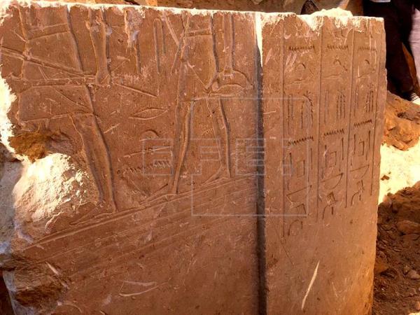 Expertos descubren una tumba de la época faraónica en las afueras de El Cairo