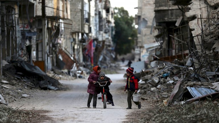 Más de 470.000 personas murieron víctimas de 5 años de guerra en Siria
