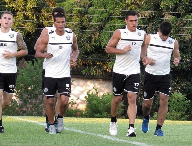 Jubero debuta hoy en Olimpia con difícil visita a Luque