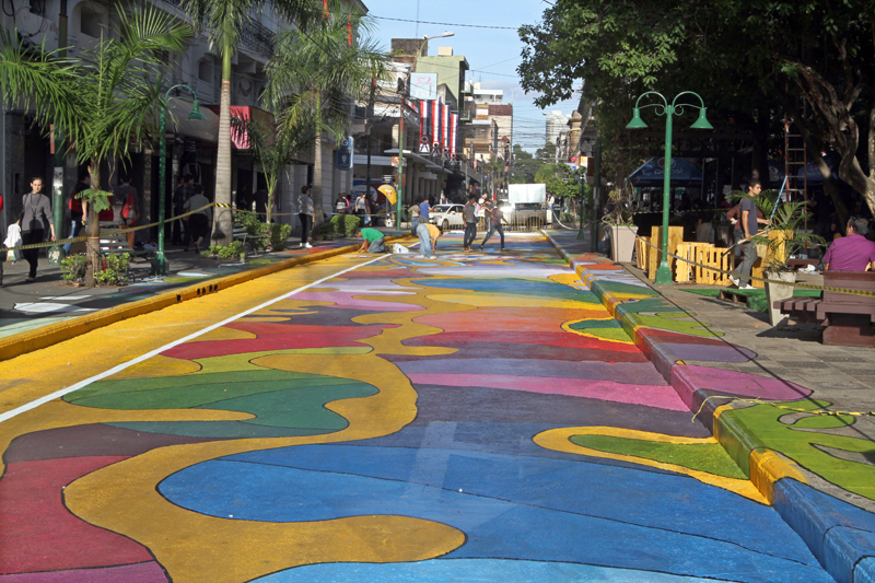 Piden mayor iluminación y reubicación de vendedores de calle Palma