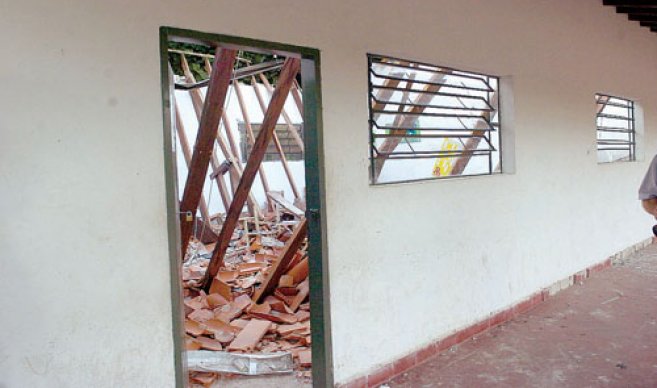 Derrumbe de aula en Lambaré: Imputan a tres funcionarios de la Contraloría