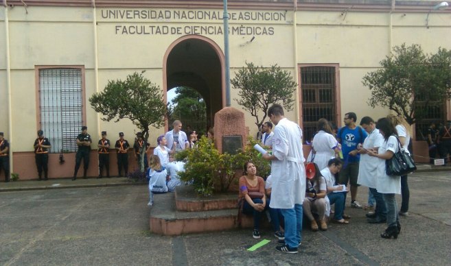 Medicina UNA: Estudiantes exigen participación en sesión ordinaria