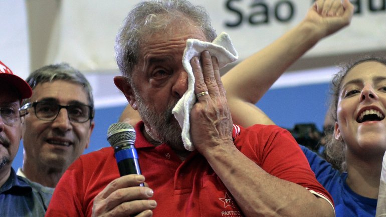 Lula da Silva lloró ante sus seguidores: “Estoy vivo y soy más honesto que ellos”