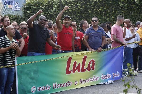 Arresto del expresidente Lula es “arbitrario e ilegal” aseguran sus adeptos