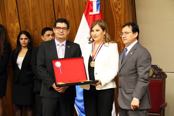 Diputados rindieron homenaje a Luz María Bobadilla y Juan Cancio Barreto