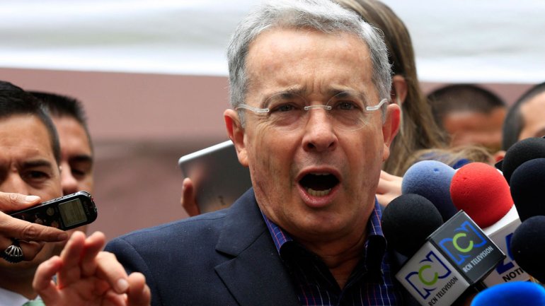 Álvaro Uribe Vélez denunció que su hermano es un “preso político” de Colombia