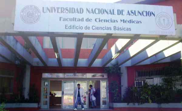 Hoy se podrán vacunar estudiantes del último año de universidades de ciencias de la salud habilitadas por el CONES