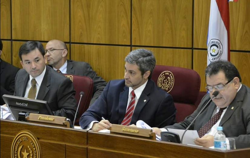 Senadores: Ascensos de 52 Comisarios en primer punto del día
