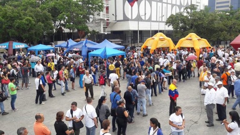 Crisis en Venezuela: Miles firmaron para la salida del presidente