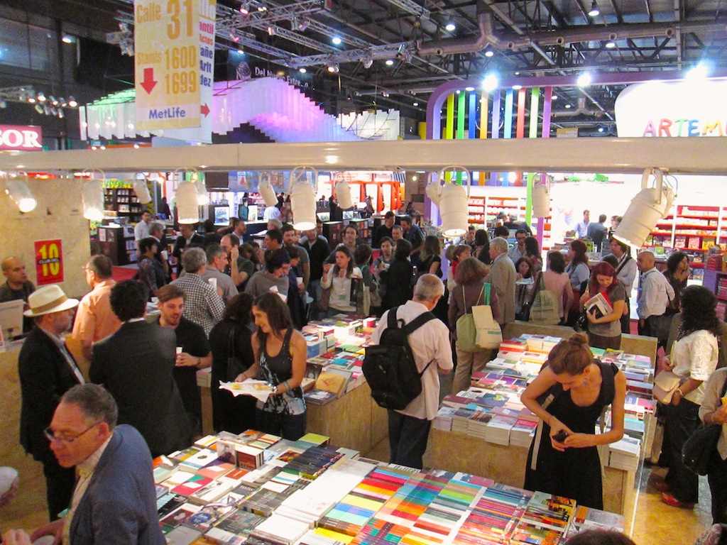 Prosigue Feria Internacional del Libro en Asunción
