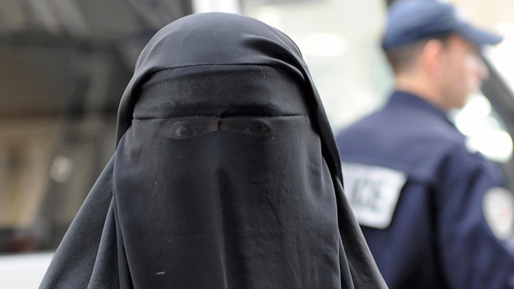 Mujer musulmana habría salvado a Francia y al Reino Unido de más atentados
