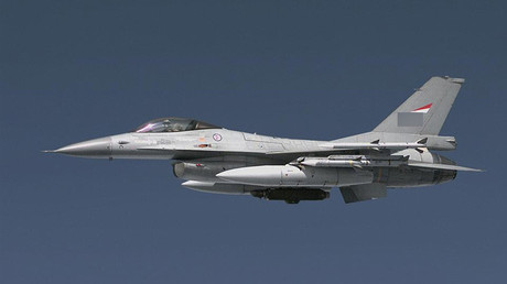 Un F-16 noruego dispara por error contra una torre de control