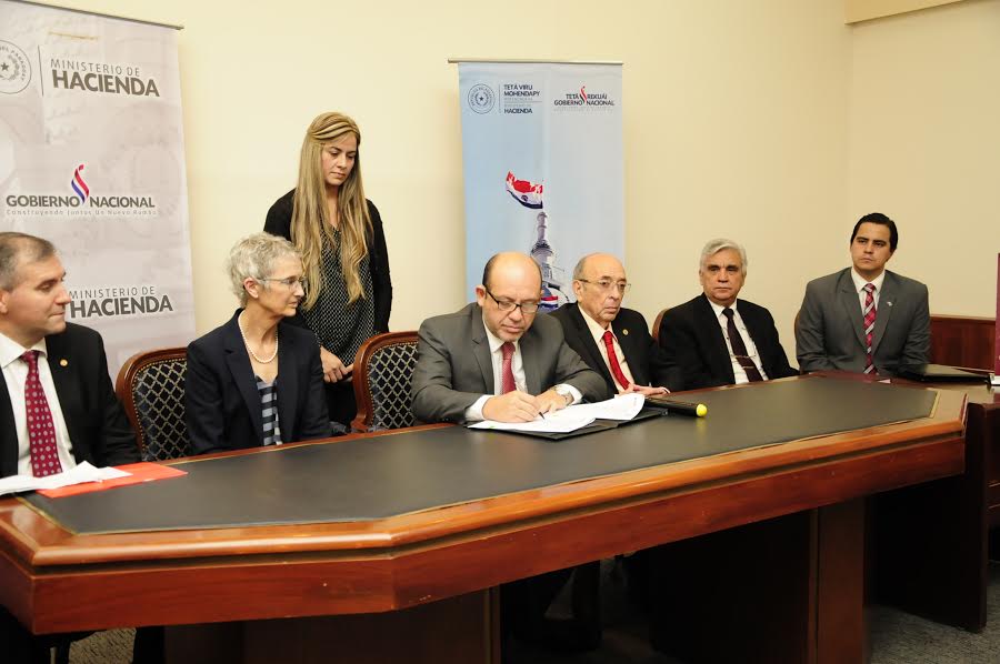 Presentan becas para postgrados en nueve universidades canadienses