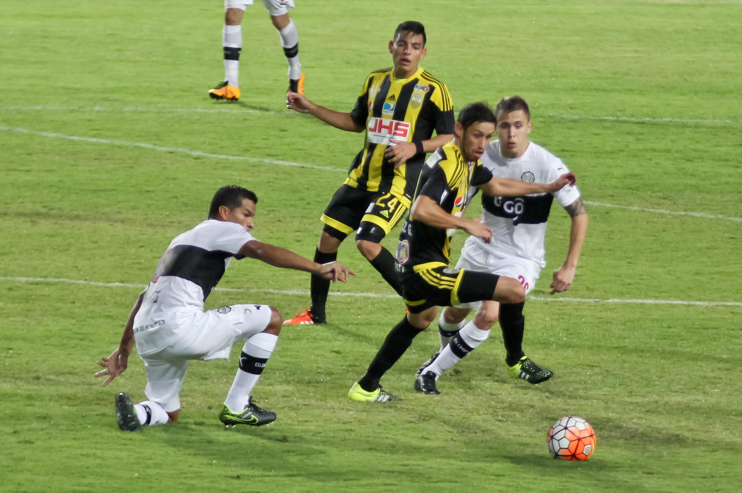 Olimpia obligado a ganar tras triunfo del Deportivo Táchira