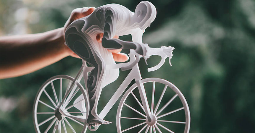 Esculturas de atletas hechas con capas de papel