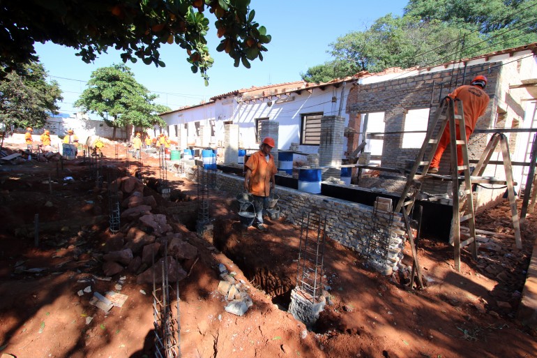 Restauran instituciones educativas con fondos del FONACIDE