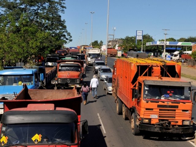 Camioneros se suman a protesta de campesinos y cooperativistas