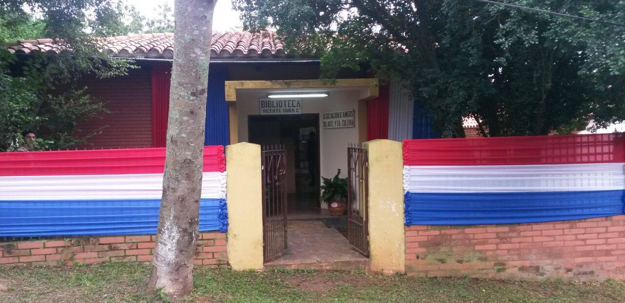 Jóvenes se unen para reinaugurar una biblioteca