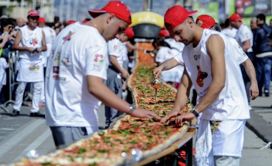 Cocinaron la pizza más larga del mundo que mide 1,8 kilómetros