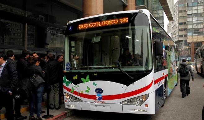 Uruguay presenta el primer autobús eléctrico para su red de transporte urbano