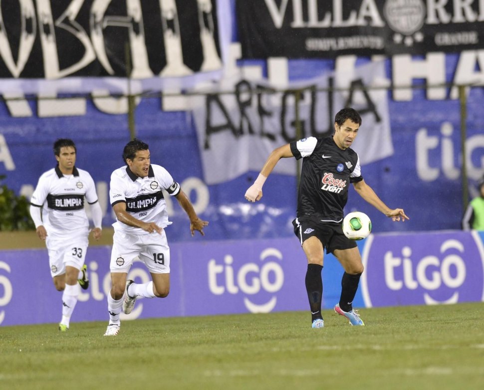 Pablo Velázquez a punto de cerrar con Olimpia