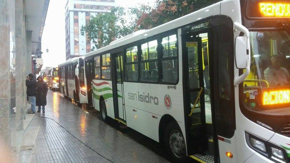 Garantizan servicio nocturno de buses diferenciados por el día de la Independencia