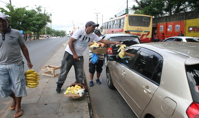 “El peor de los vendedores de la calle gana Gs. 2.600.000 al mes”