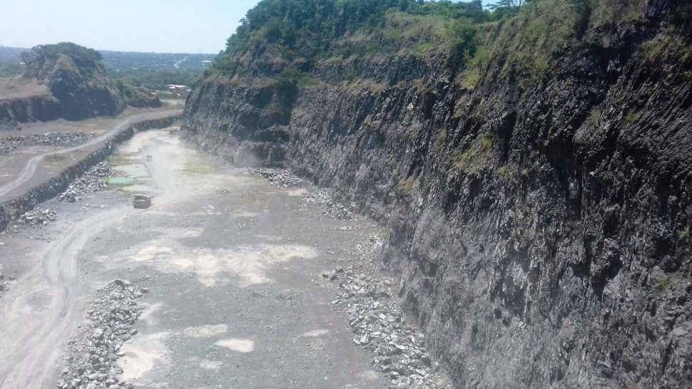 Ministro de la Seam suspende temporalmente el permiso de explotación del Cerro Ñemby