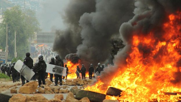 México: Seis muertos y 50 heridos en choques entre maestros y policías en Oaxaca