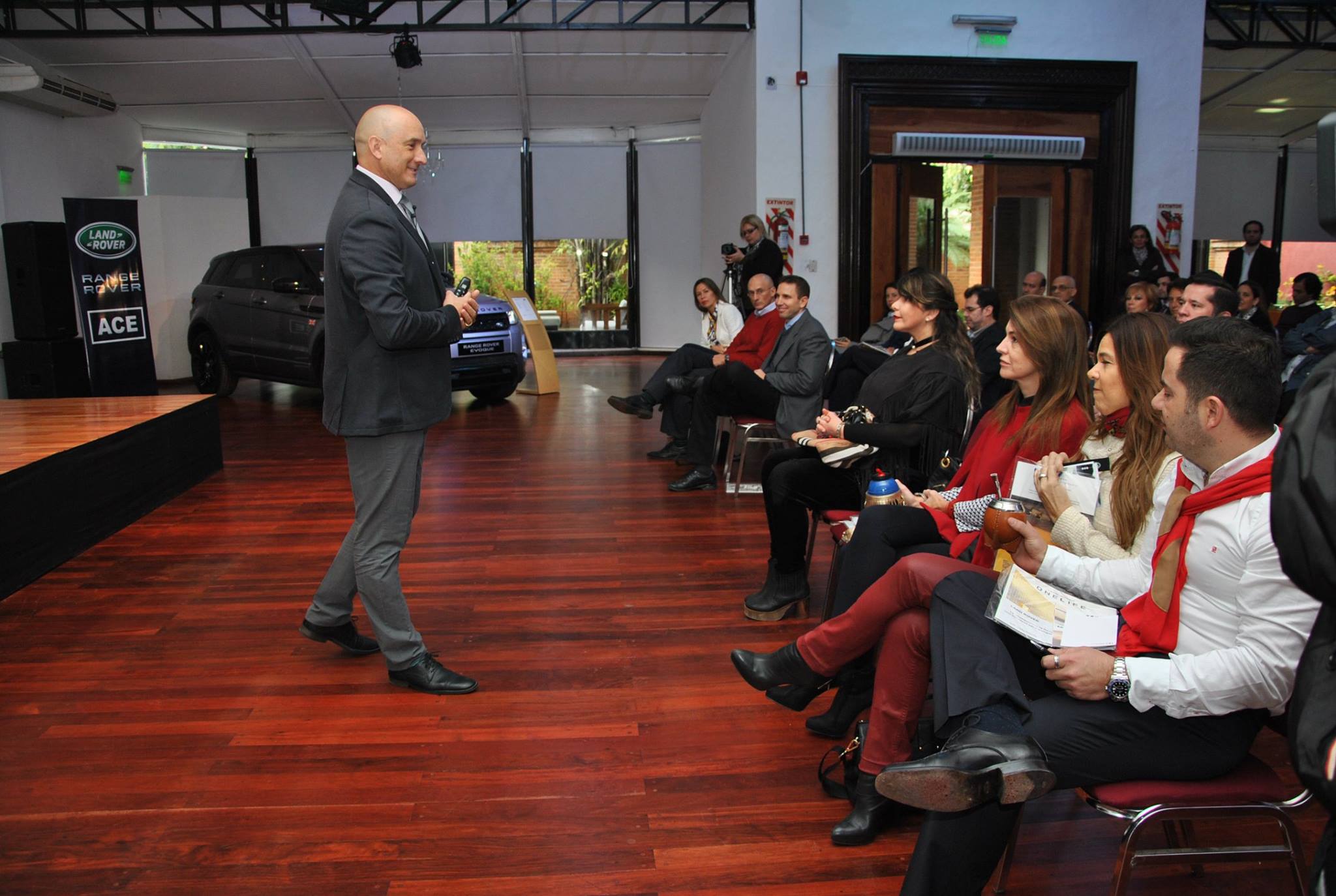 Club de Ejecutivos brindó conferencia de Liderazgo Cuántico