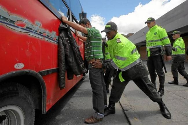 Desnudar a delincuentes, una práctica cada vez más popular en Colombia