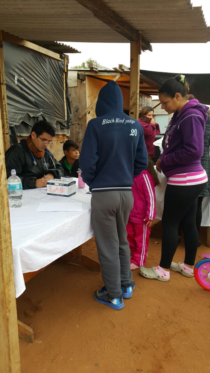 Pobladores del barrio Roberto L. Pettit, recibieron asistencia médica integral